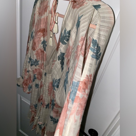 VICI cream floral dress - Picture 7 of 7